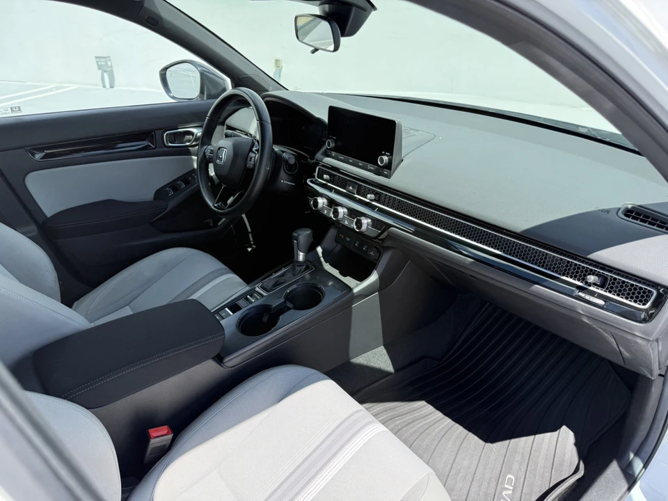 2025 Honda Civic 11th Gen - Image 11 of 30