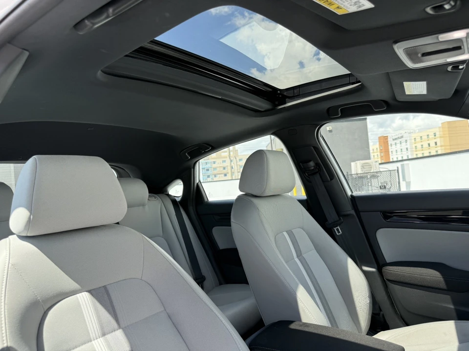 2025 Honda Civic 11th Gen - Image 14 of 30