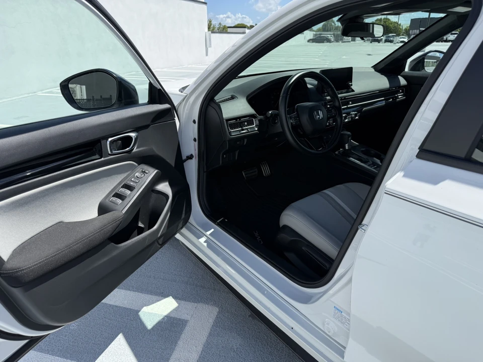 2025 Honda Civic 11th Gen - Image 15 of 30