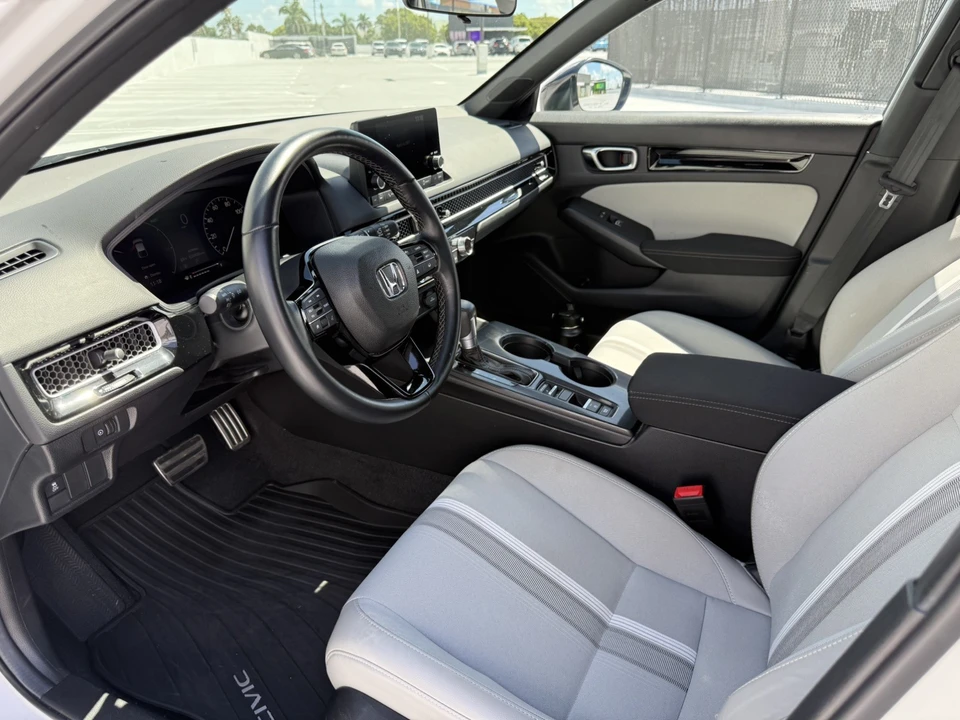2025 Honda Civic 11th Gen - Image 10 of 30