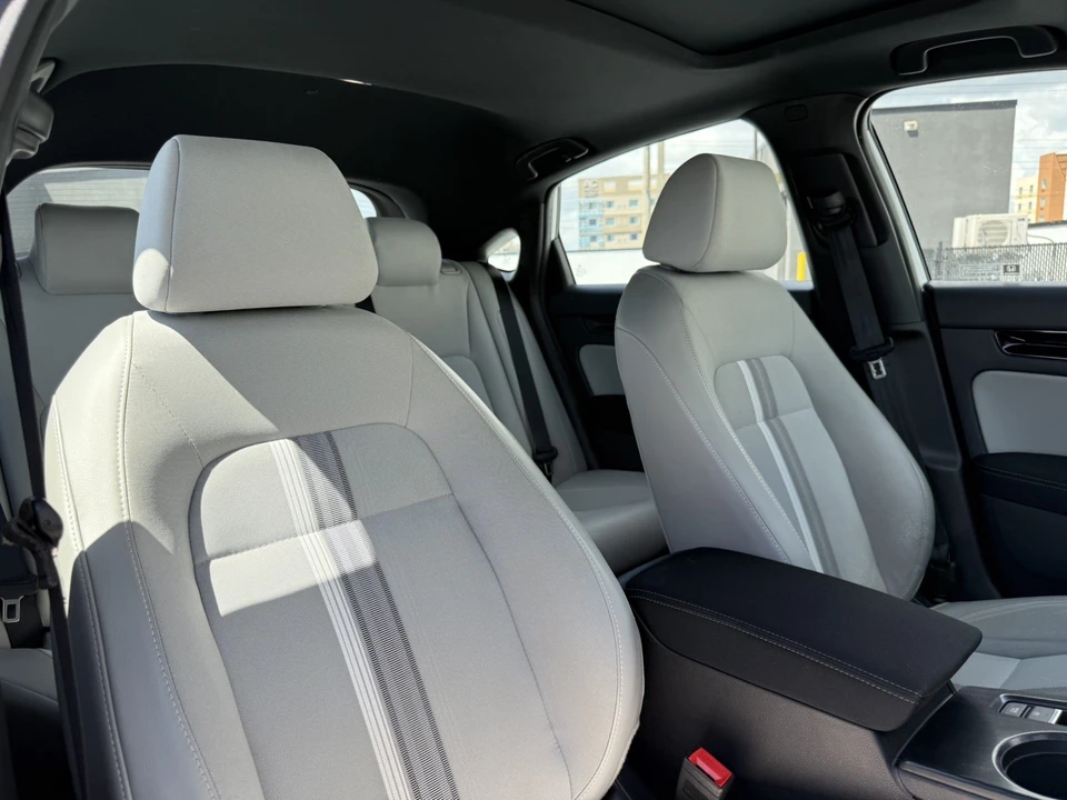 2025 Honda Civic 11th Gen - Image 13 of 30