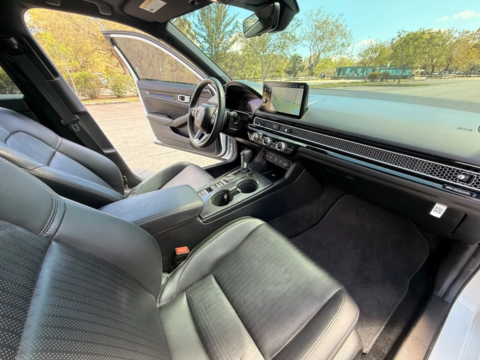 2025 Honda Civic 11th Gen - Image 18 of 21