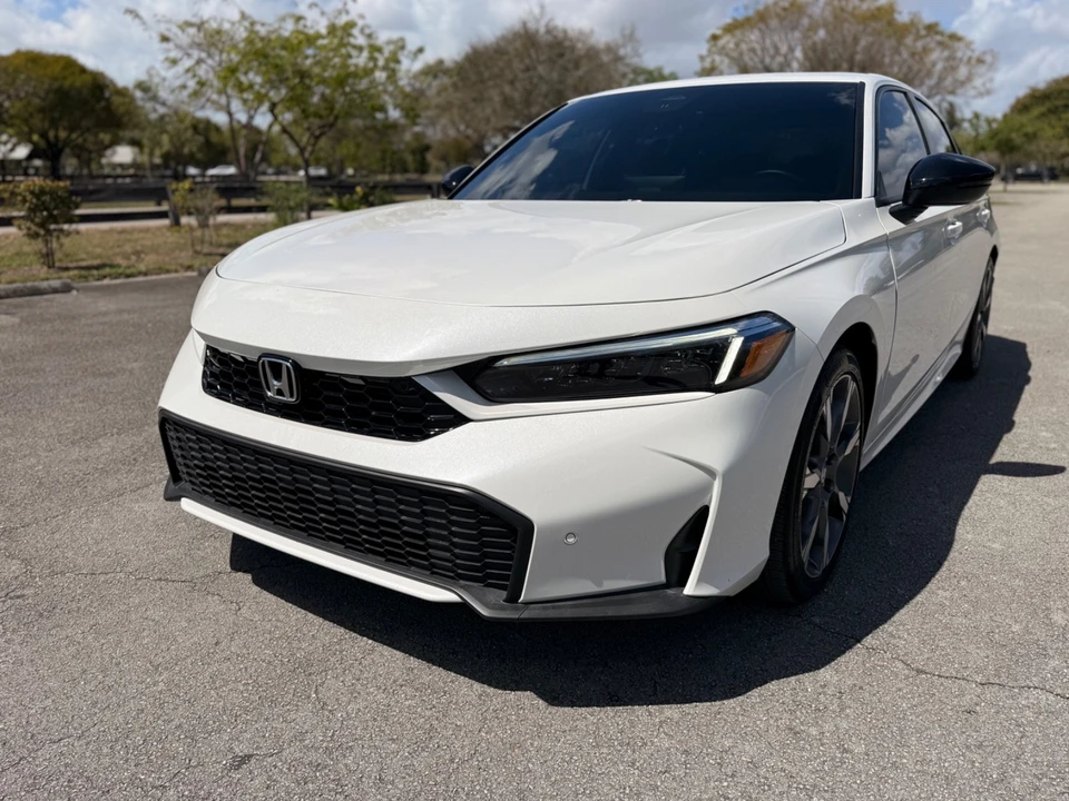 2025 Honda Civic 11th Gen - Image 12 of 21