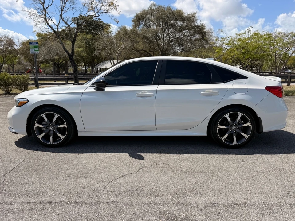 2025 Honda Civic 11th Gen - Image 10 of 21