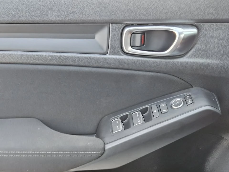 2025 Honda Civic 11th Gen - Image 15 of 19