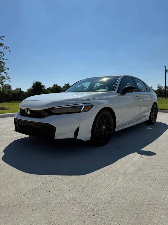 2025 Honda Civic 11th Gen - Image 8 of 9