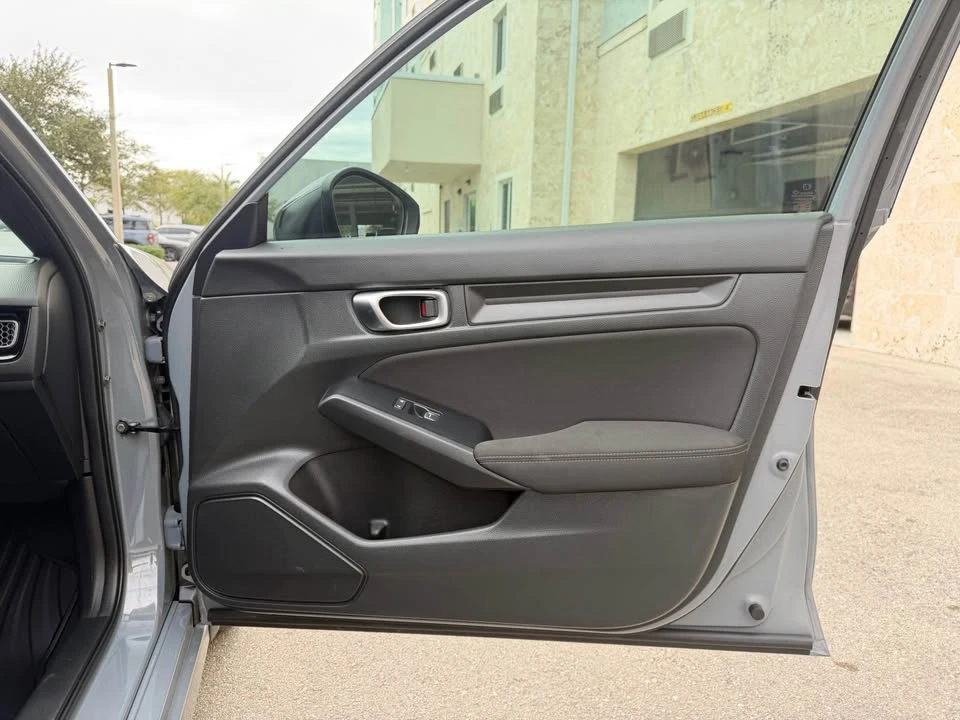 2025 Honda Civic 11th Gen - Image 8 of 18