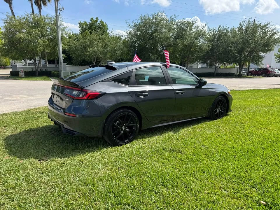 2025 Honda Civic 11th Gen - Image 10 of 15