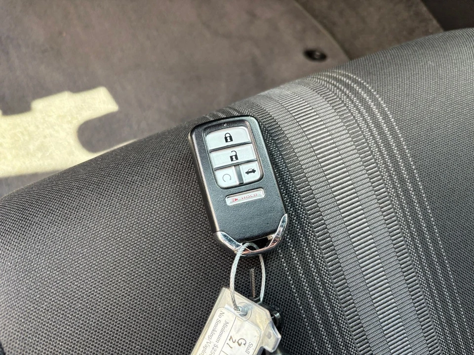 2025 Honda Civic 11th Gen - Image 19 of 31