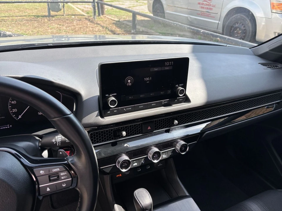 2025 Honda Civic 11th Gen - Image 19 of 31