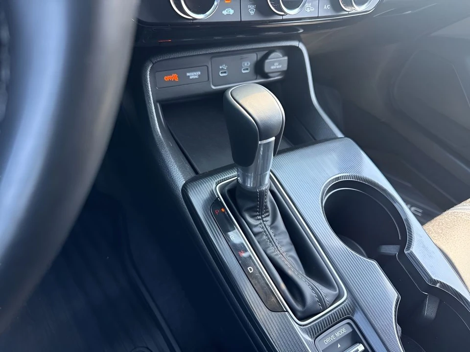 2025 Honda Civic 11th Gen - Image 14 of 31