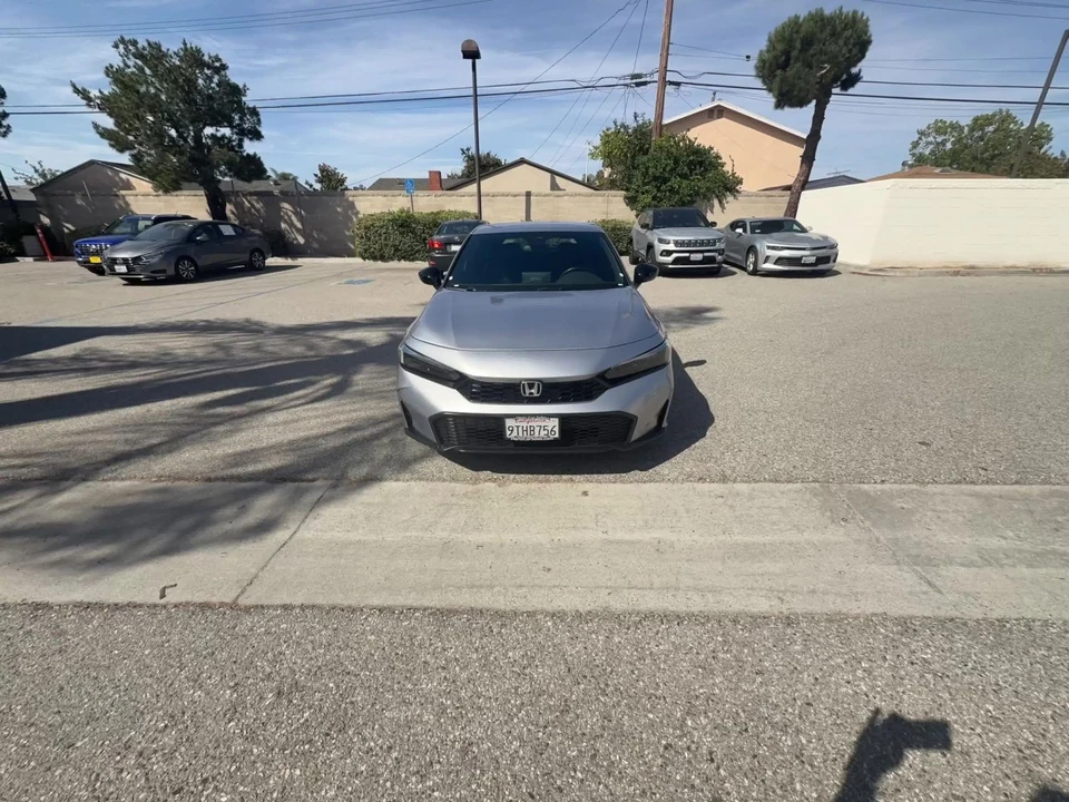 2025 Honda Civic 11th Gen - Image 4 of 31