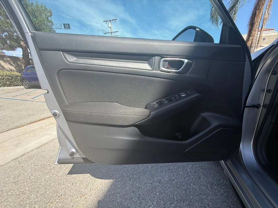 2025 Honda Civic 11th Gen - Image 20 of 31