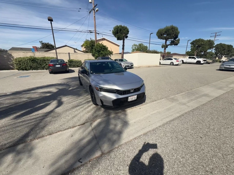 2025 Honda Civic 11th Gen - Image 3 of 31