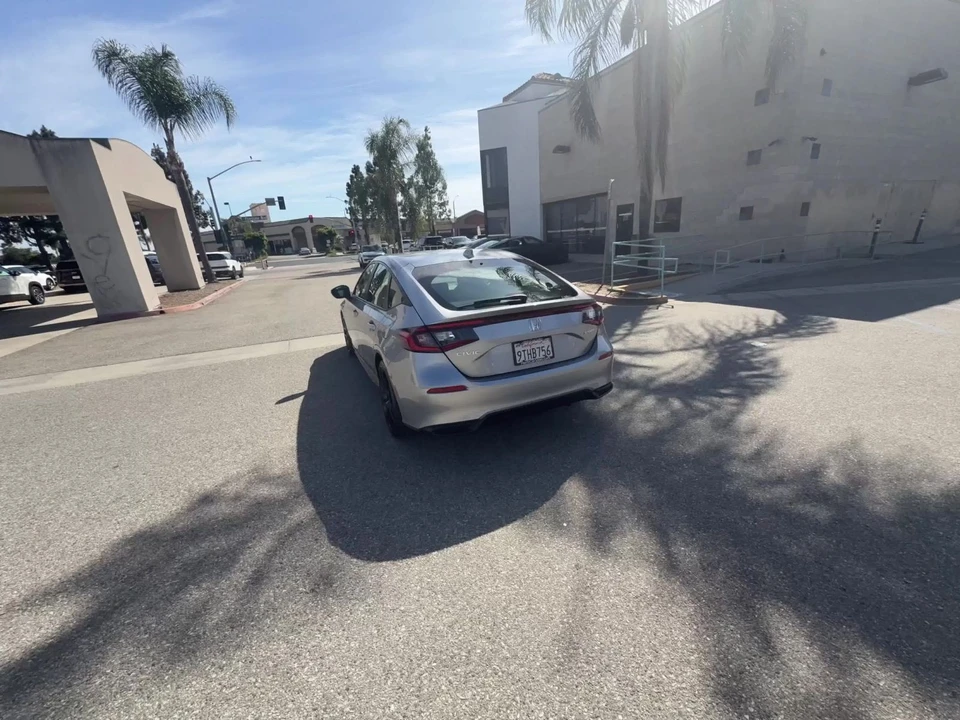 2025 Honda Civic 11th Gen - Image 12 of 31