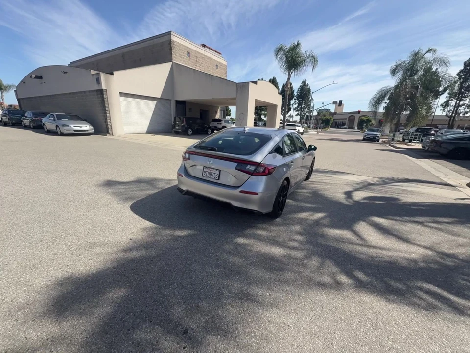 2025 Honda Civic 11th Gen - Image 16 of 31