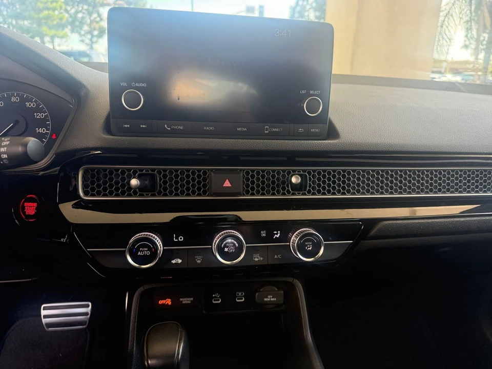 2025 Honda Civic 11th Gen - Image 18 of 31