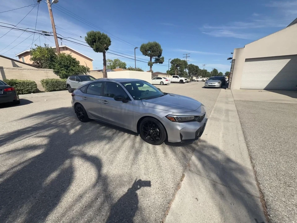 2025 Honda Civic 11th Gen - Image 2 of 31