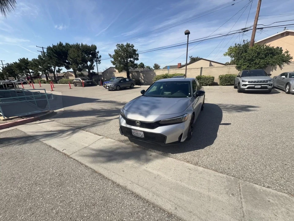 2025 Honda Civic 11th Gen - Image 7 of 31