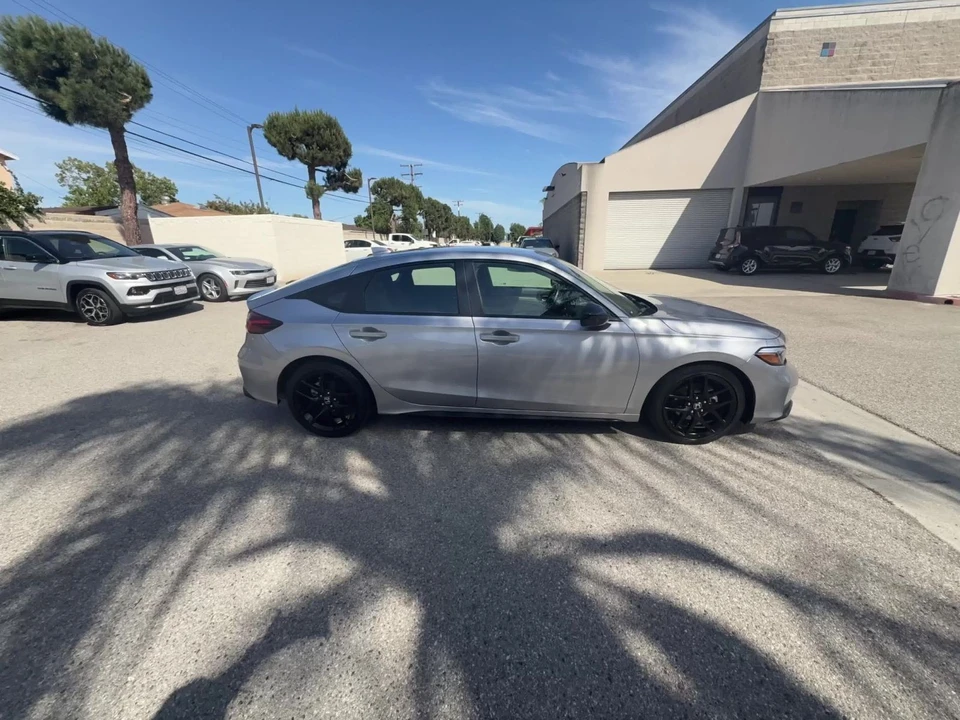 2025 Honda Civic 11th Gen - Image 17 of 31