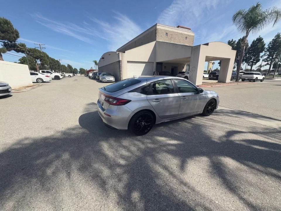 2025 Honda Civic 11th Gen - Image 15 of 31