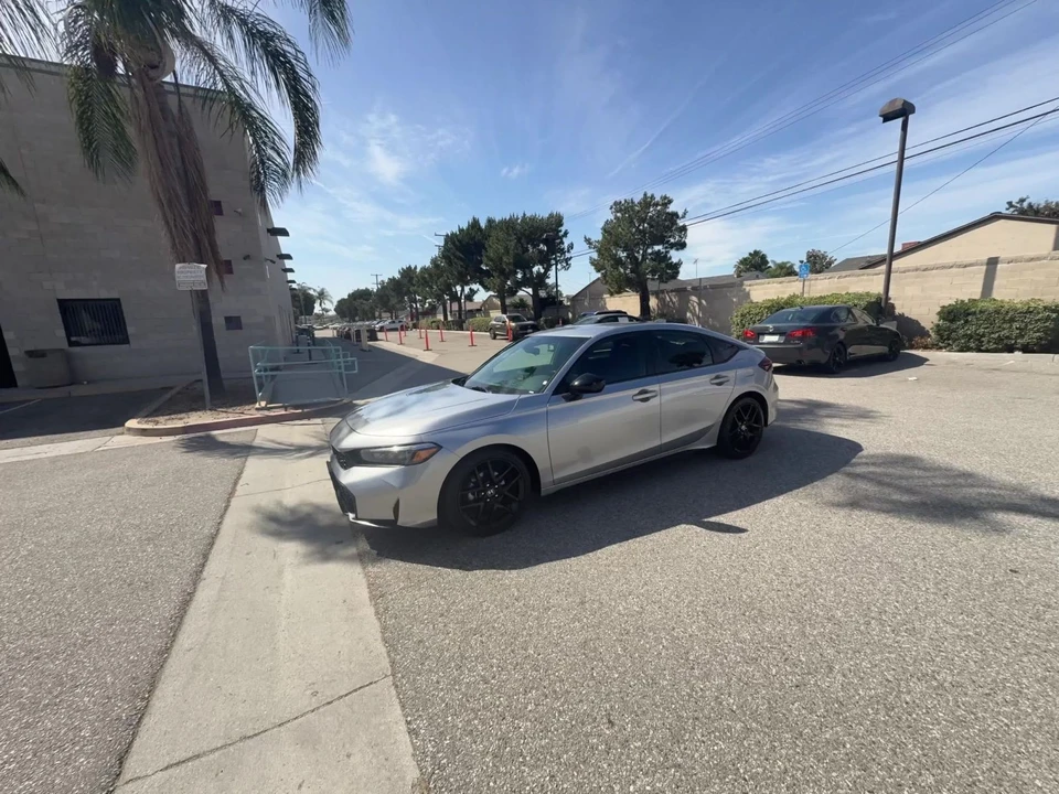 2025 Honda Civic 11th Gen - Image 8 of 31