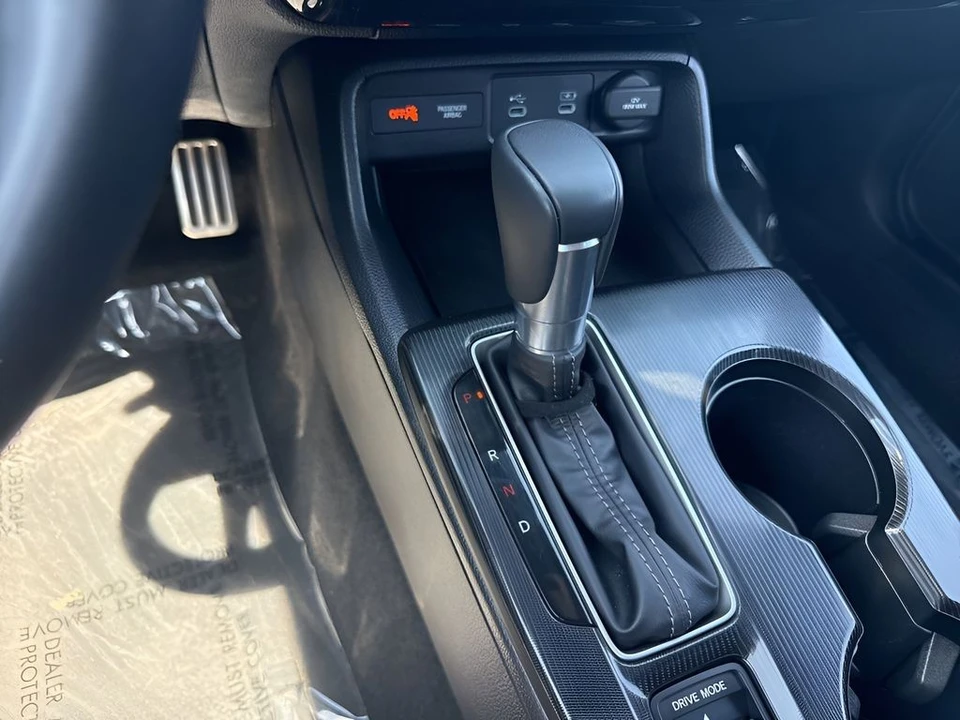 2025 Honda Civic 11th Gen - Image 16 of 31