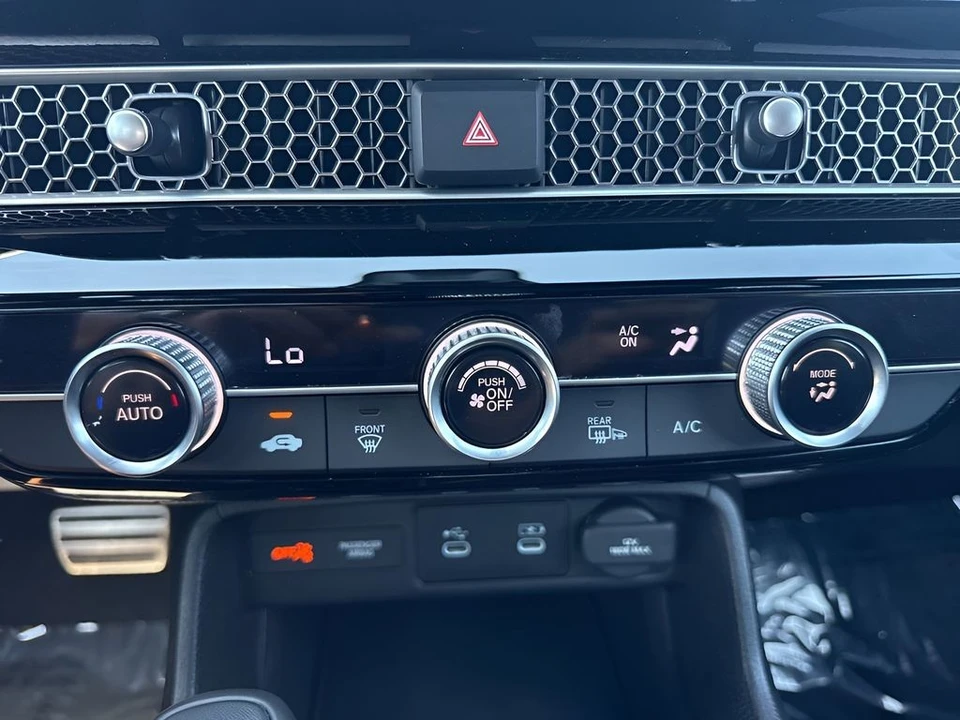 2025 Honda Civic 11th Gen - Image 18 of 31