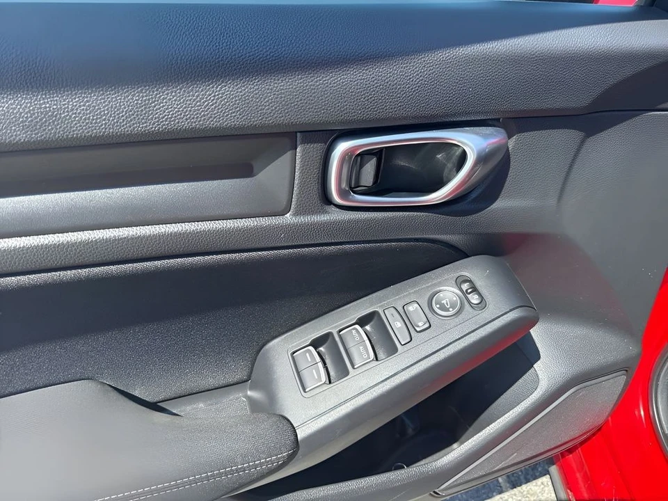 2025 Honda Civic 11th Gen - Image 24 of 31