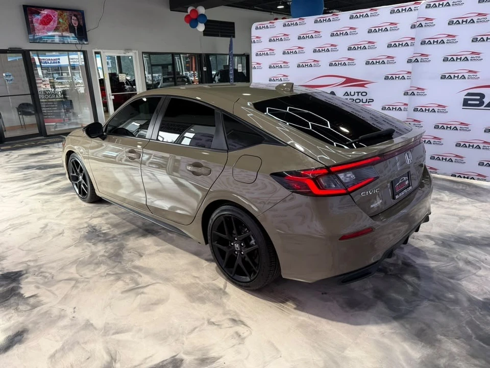 2025 Honda Civic 11th Gen - Image 11 of 31