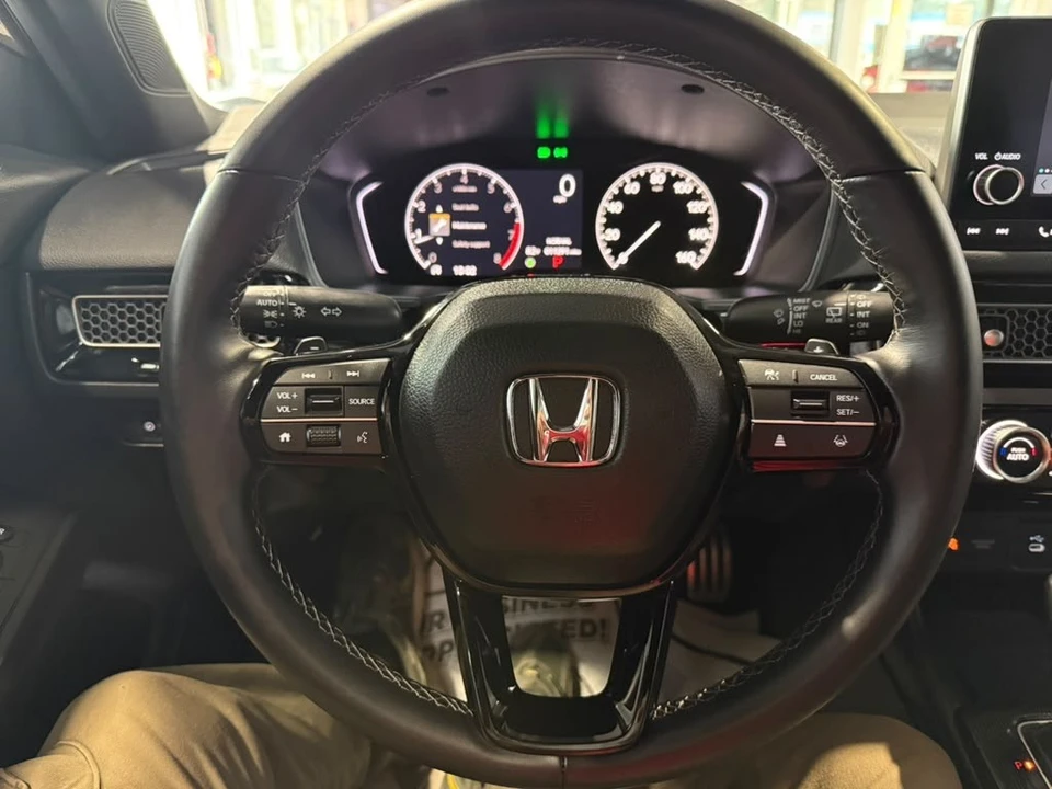 2025 Honda Civic 11th Gen - Image 12 of 31