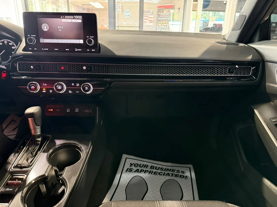 2025 Honda Civic 11th Gen - Image 21 of 31