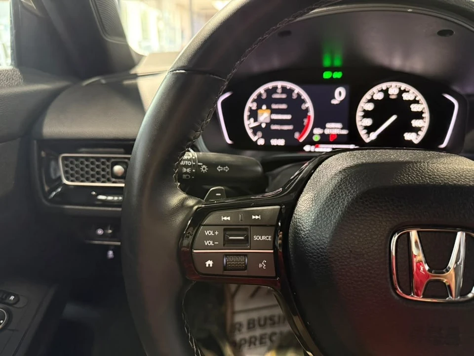 2025 Honda Civic 11th Gen - Image 14 of 31