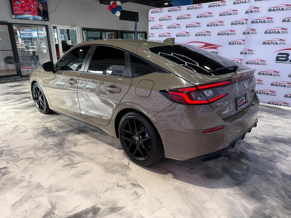 2025 Honda Civic 11th Gen - Image 10 of 31