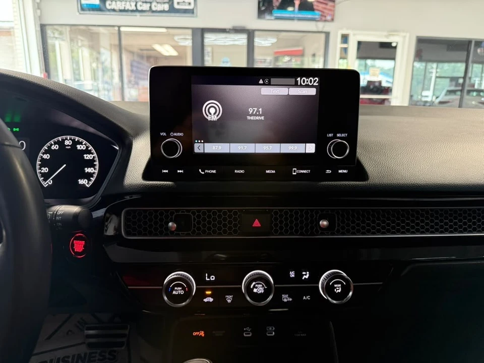 2025 Honda Civic 11th Gen - Image 17 of 31