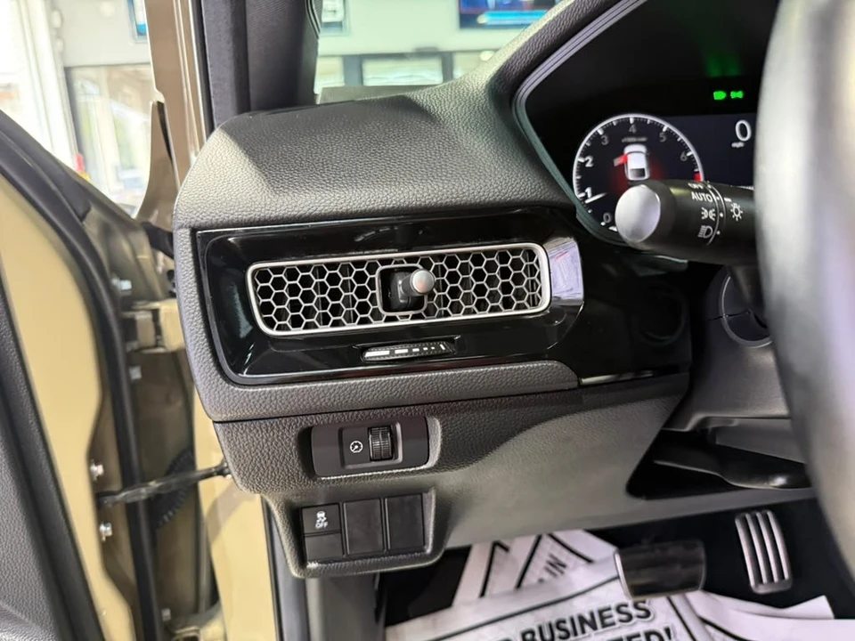 2025 Honda Civic 11th Gen - Image 22 of 31
