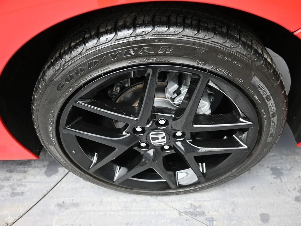2025 Honda Civic 11th Gen - Image 15 of 21