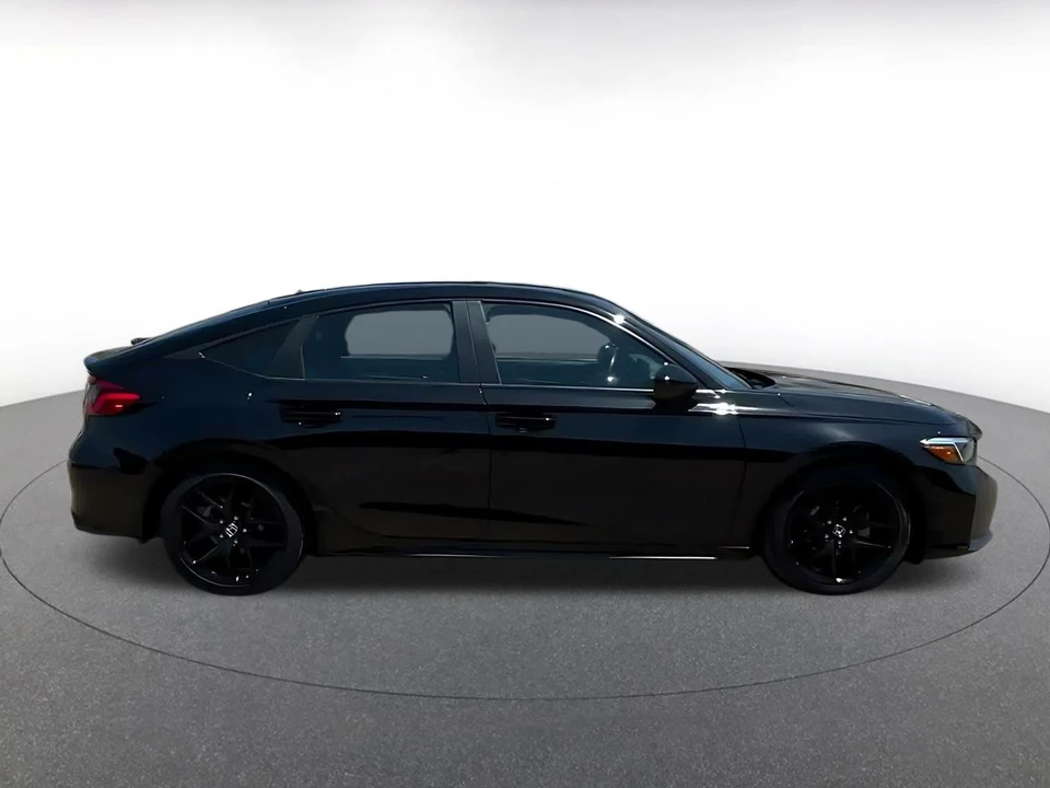 2025 Honda Civic 11th Gen - Image 17 of 31