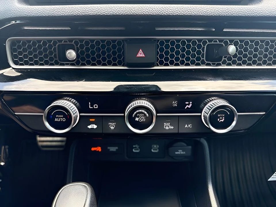 2025 Honda Civic 11th Gen - Image 25 of 31