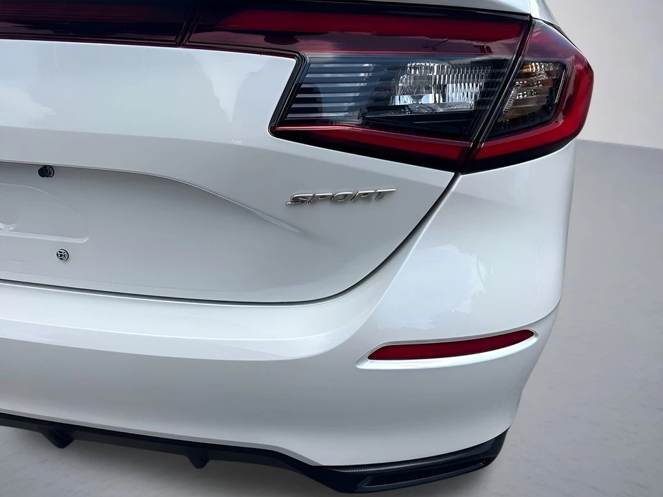 2025 Honda Civic 11th Gen - Image 10 of 31