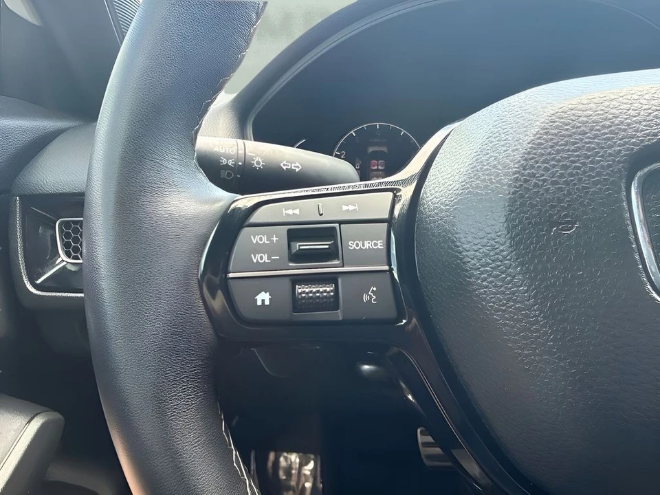2025 Honda Civic 11th Gen - Image 18 of 31