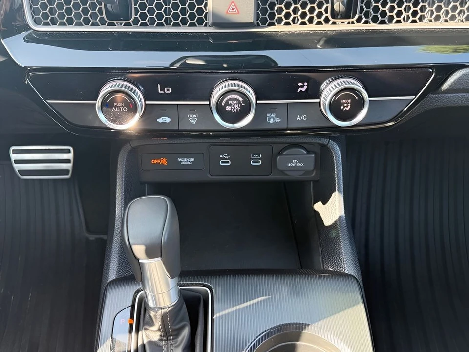 2025 Honda Civic 11th Gen - Image 22 of 31