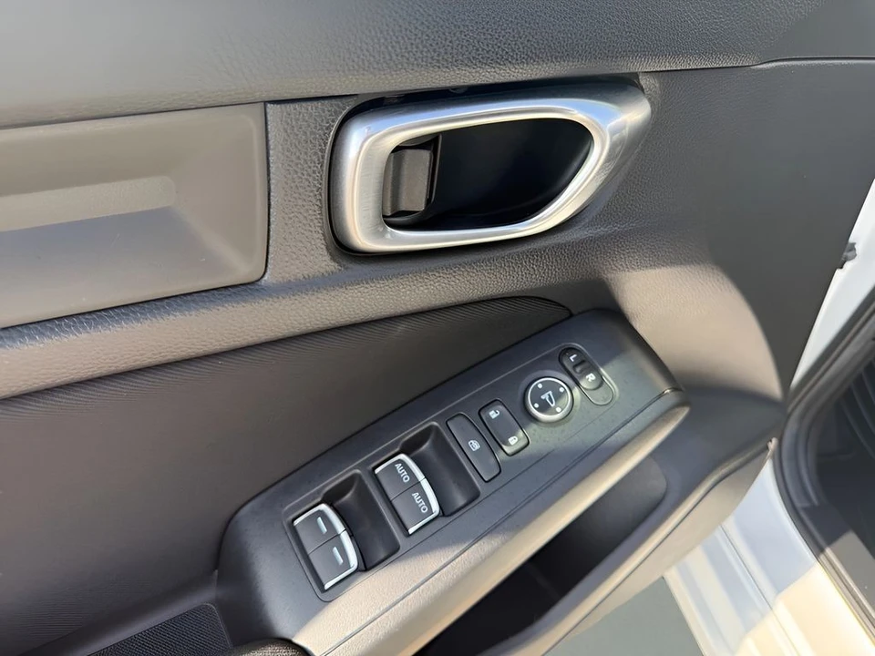 2025 Honda Civic 11th Gen - Image 10 of 31