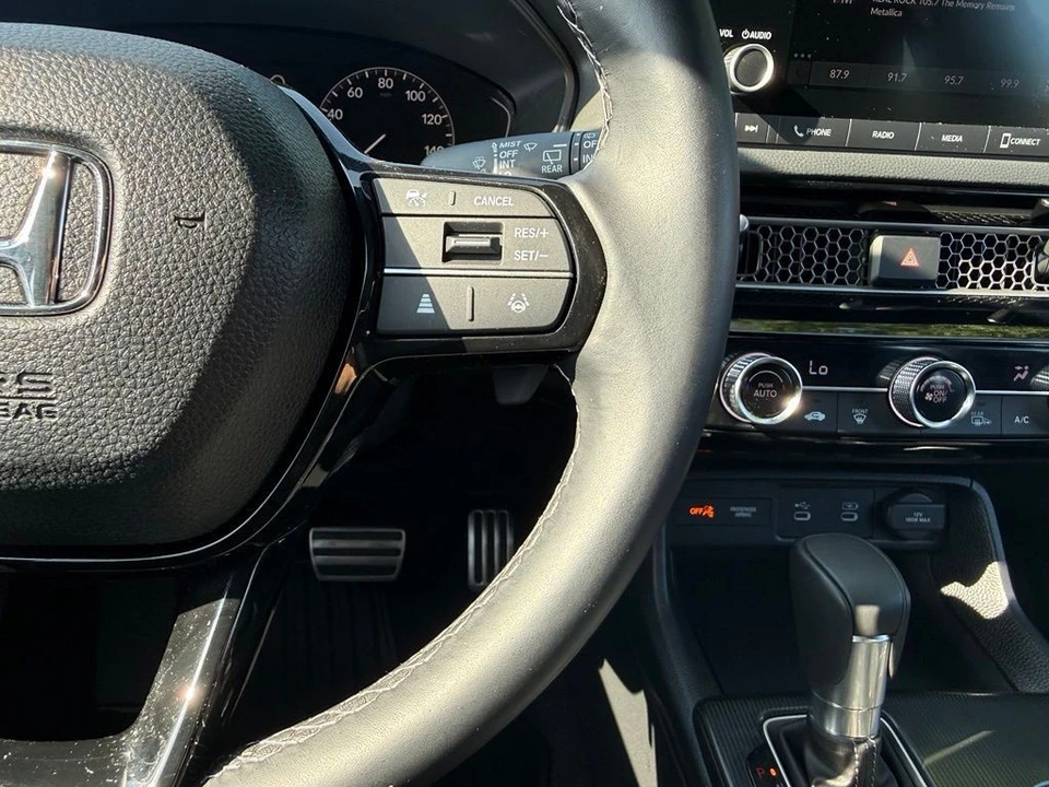 2025 Honda Civic 11th Gen - Image 15 of 31