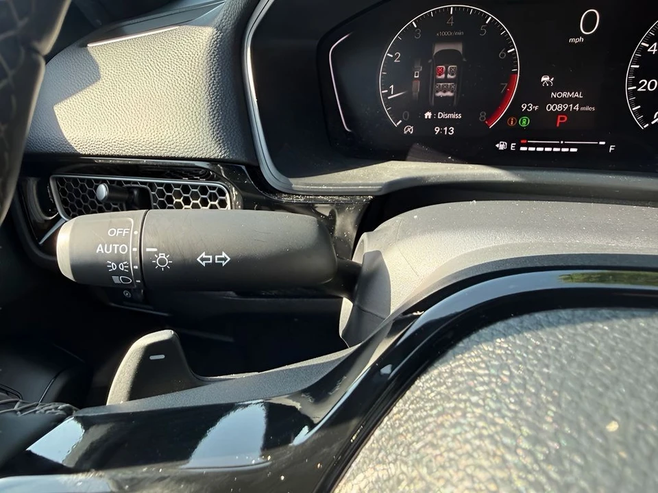2025 Honda Civic 11th Gen - Image 16 of 31