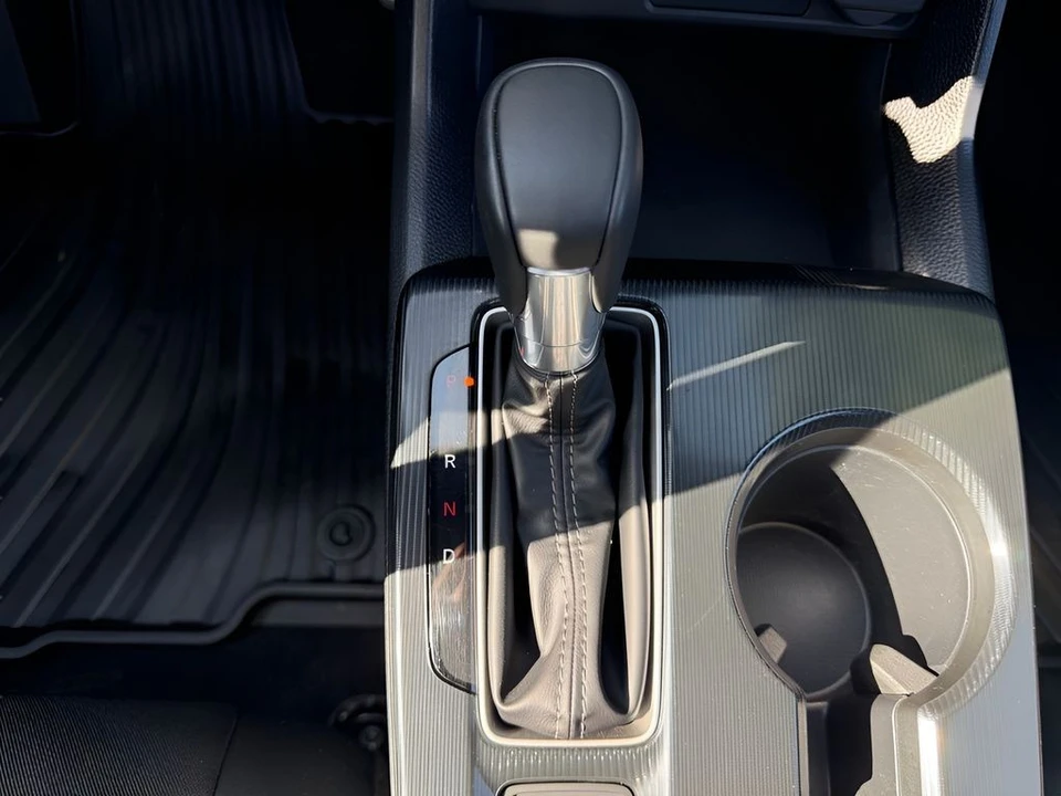 2025 Honda Civic 11th Gen - Image 21 of 31
