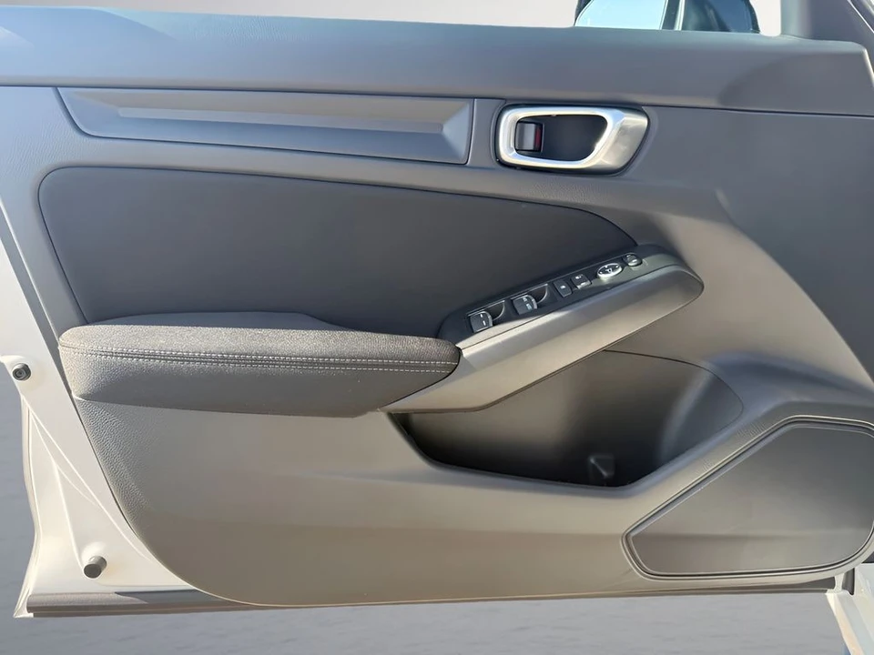 2025 Honda Civic 11th Gen - Image 9 of 31
