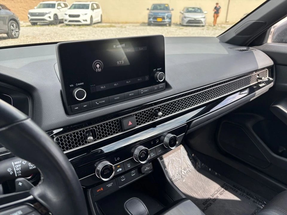 2025 Honda Civic 11th Gen - Image 19 of 31