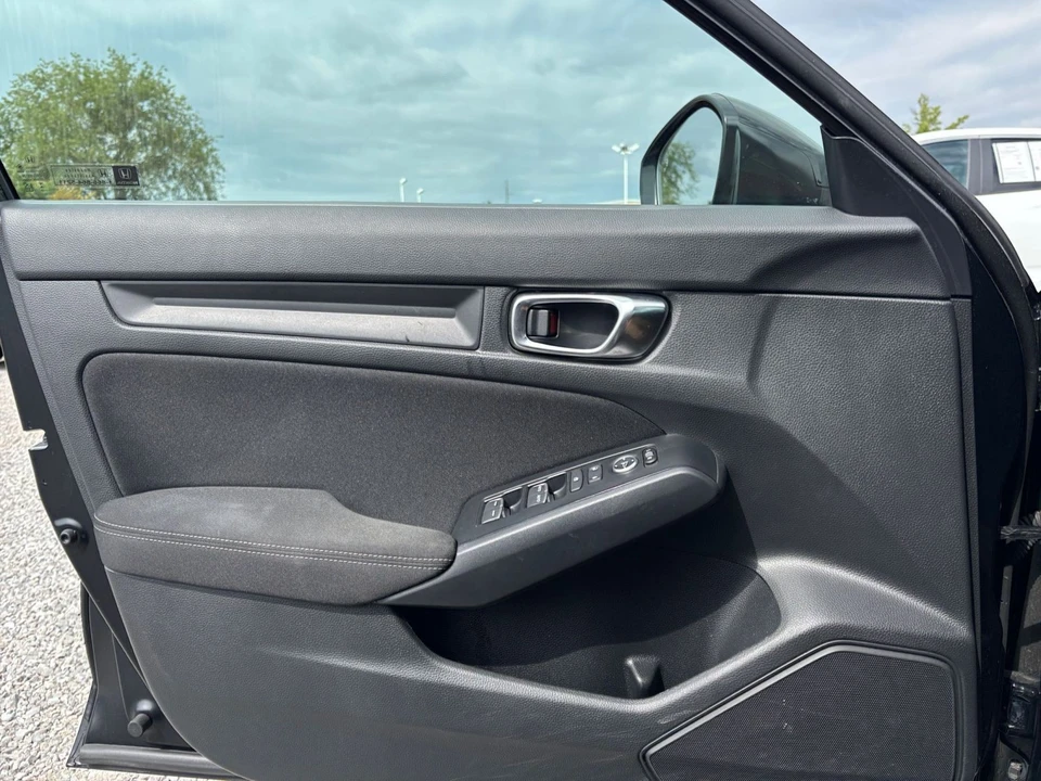 2025 Honda Civic 11th Gen - Image 20 of 31