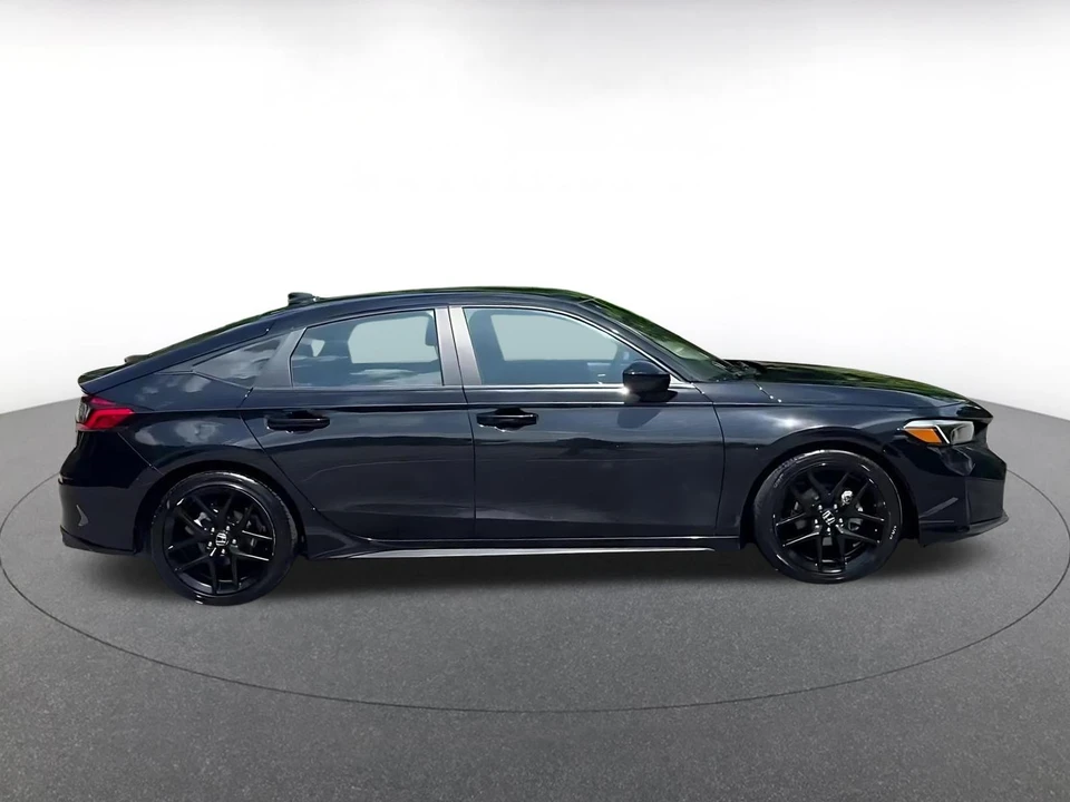 2025 Honda Civic 11th Gen - Image 17 of 31